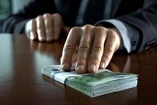 Взятка привела к неправомерным действиям с недвижимостью