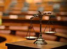 Воспользовались доверчивостью, убедили подписать договор купли-продажи жилья 