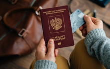 Паспортом и банковской картой с истекшим сроком можно будет пользоваться до июля 2020 года 