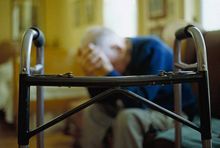 Переписали номера купюр и тайно похитили у пожилого человека его сбережения