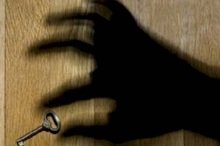 Представлялась риэлтором и похищала средства граждан, предназначенные для приобретения жилья. Ущерб – более 10 миллионов рублей