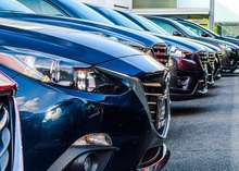 Руководитель автомагазина продавал транспортные средства и похищал деньги