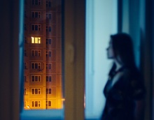Представилась риэлотором, получила деньги на приобретение нового жилья, но обязательства не выполнила 