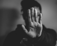 Угроза – несанкционированное оформление кредита; выход – оформить займ лично и перевести деньги; результат – хищение средств 
