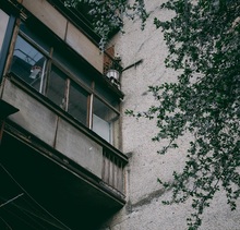 Суд обязал собственника квартиры обеспечить доступ к общему имуществу для проведения текущего ремонта балконной плиты