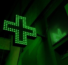 Травма, полученная у входа в аптеку, стала поводом для обращения в суд за компенсацией морального вреда