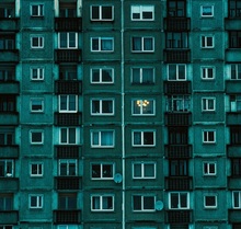 Мошенники для получения ипотечного кредита представляли ложные сведения, а для приобретения права на жилье подделывали подпись собственника