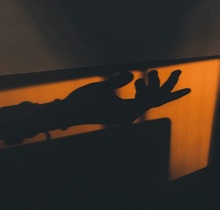 Украли телефон у спящего человека, оформили от его имени кредит и потратили деньги