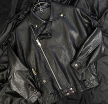  Некачественно изготовленная кожаная куртка и два перелета в столицу за счет продавца изделия 