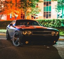 Покупатель, осведомленный о наличии прав третьих лиц на предмет купли-продажи, в случае изъятия данной вещи не вправе требовать от продавца возмещения причиненных убытков