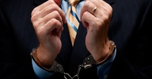 Помог приватизировать и продать квартиру, но завладел деньгами от сделки 